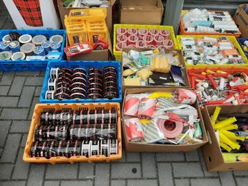 Grote partij schildersbenodigdheden. beschikbaar voor biedingen