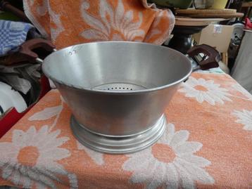 oude vergiet/ vergiet aluminium/ vergiet op voetstuk beschikbaar voor biedingen