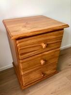 Houten Nachtkastje met Drie Lades, Ophalen, Overige materialen, Gebruikt, Minder dan 45 cm