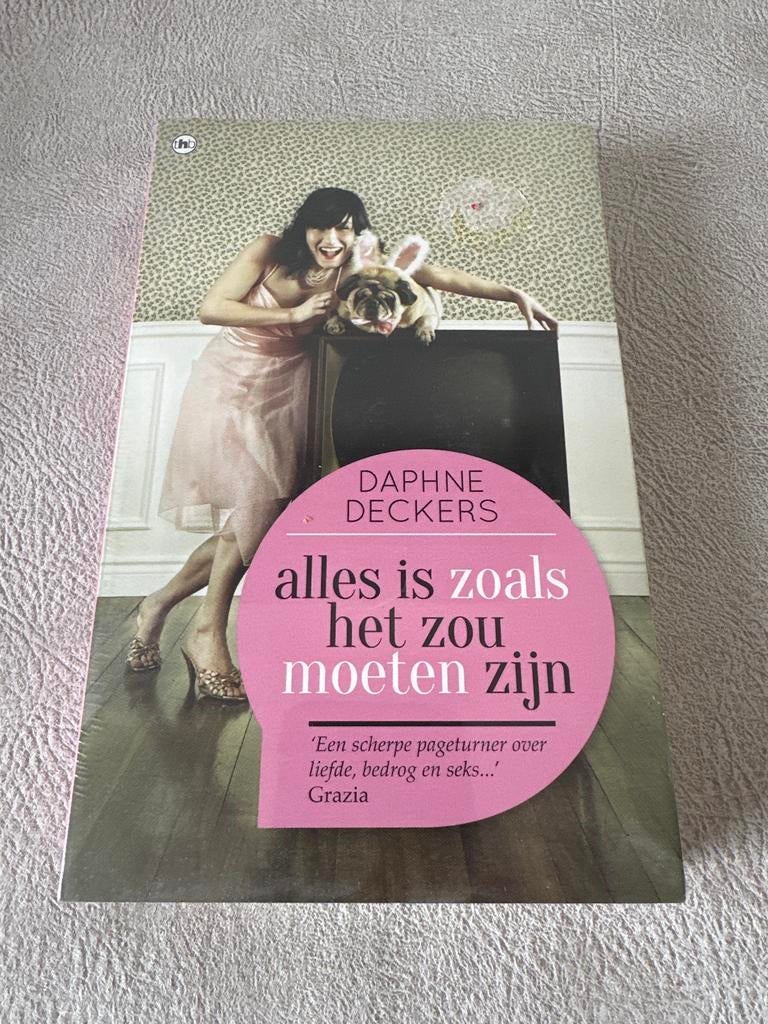 Alles is zoals het zou moeten zijn - Daphne Deckers, Boeken, Ophalen of Verzenden, Zo goed als nieuw, Nederland