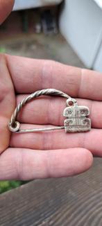 Keltische zilveren fibula (2)Bodemvondst, Ophalen of Verzenden, Zilver