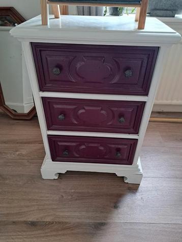 Kastje geschilderd, H=74cm  beschikbaar voor biedingen