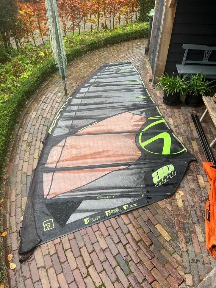 Point 7 AC-0 7.6 slalom windsurf zeil inclusief mast, Watersport en Boten, Windsurfen, Gebruikt, Zeil, Met draagtas, 7 m² of meer