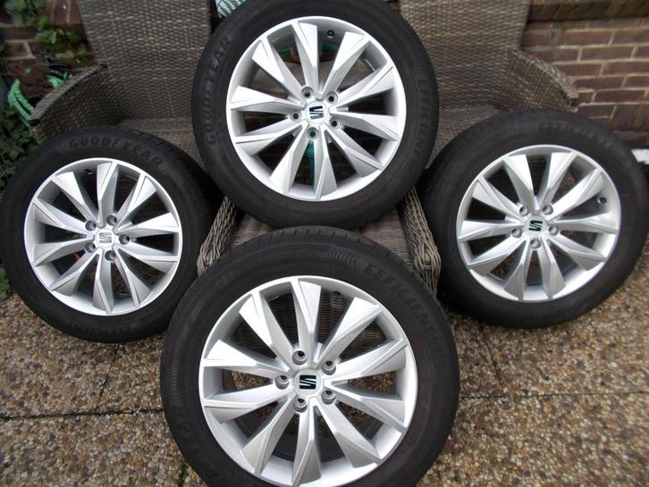SEAT ATECA 17 INCH VELGEN MET ZOMERBANDEN VAG, Auto-onderdelen, Banden en Velgen, Banden en Velgen, Zomerbanden, 17 inch, 215 mm