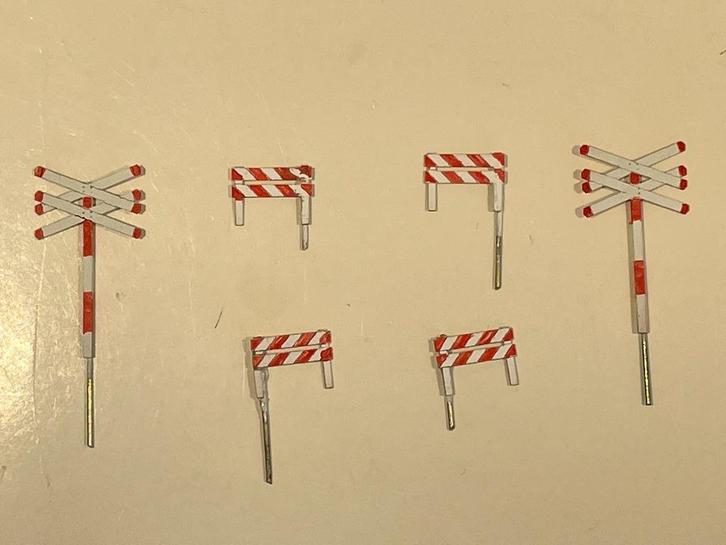 Artitec?: Setje overweghekken/Andreas kruizen (metaal), Hobby en Vrije tijd, Modeltreinen | H0, Zo goed als nieuw, Overige typen