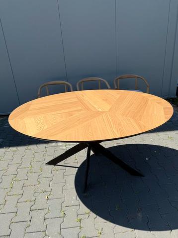 ovale eiken eettafel 150 x 120 x 4cm beschikbaar voor biedingen