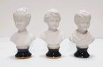 Beeldjes (set van3) in biscuit porselein., Verzamelen, Beelden en Beeldjes, Ophalen of Verzenden, Zo goed als nieuw, Mens