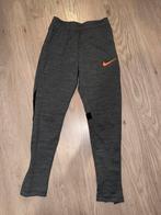 Nike Dri-Fit trainingsbroek maat M/ 137-147, Kinderen en Baby's, Kinderkleding | Maat 140, Zo goed als nieuw, Nike, Jongen, Ophalen
