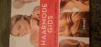 Haarmode gids vlechten staarten Christina butcher, Boeken, Ophalen of Verzenden, Zo goed als nieuw, Mode algemeen
