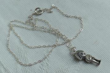 Zilveren  Indiaantje (man/vrouw) aan ketting beschikbaar voor biedingen