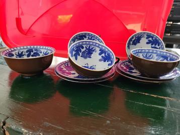 koffiekopjes met schoteltje en suikerpot beschikbaar voor biedingen
