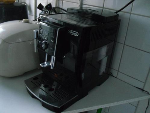 TK: Delonghi volautomatische espresso machine., Witgoed en Apparatuur, Koffiezetapparaten, Gebruikt, Gemalen koffie, Koffiebonen