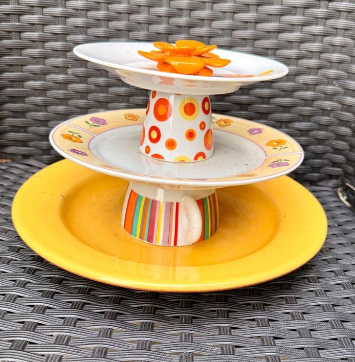Vrolijke Etagère / Taartstandaard - DIY Uniek en Kleurrijk, Huis en Inrichting, Woonaccessoires | Etagères, Gebruikt, Ophalen of Verzenden