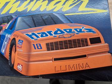 Monogram CHEVROLET LUMINA, 1/24 DAYS OF THUNDER.1990 beschikbaar voor biedingen