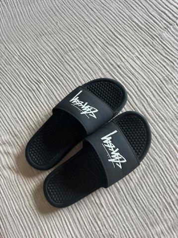 Stüssy Nike slippers EU40  ||   Zgan beschikbaar voor biedingen