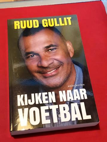 GESIGNEERD Kijken naar voetbal. Ruud Gullit. 2016. beschikbaar voor biedingen