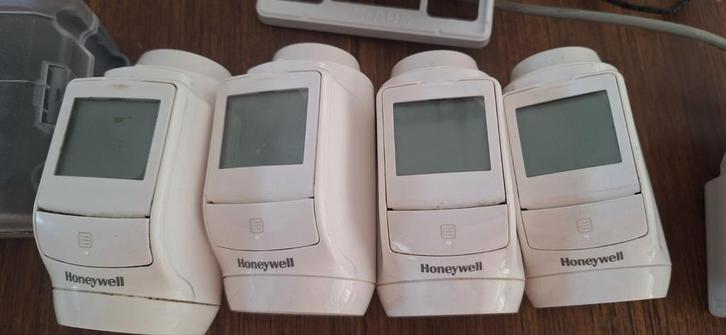 HONEYWELL EVOHOME HR92 DRAADLOZE RADIATORKNOPPEN!!, Doe-het-zelf en Verbouw, Thermostaten, Zo goed als nieuw, Ophalen of Verzenden
