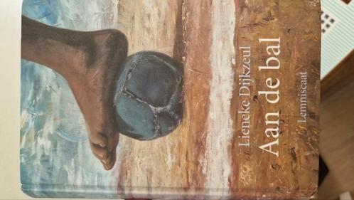 Lieneke Dijkzeul - Aan de bal, Boeken, Kinderboeken | Jeugd | 10 tot 12 jaar, Gelezen, Ophalen of Verzenden