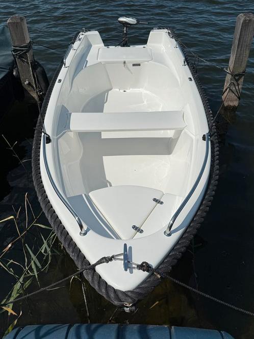 Amigo sloep zo goed als nieuw, Watersport en Boten, Sloepen, Zo goed als nieuw, Tot 10 pk, 3 tot 6 meter, Buitenboordmotor, Elektrisch