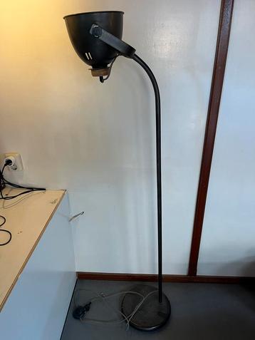 Retro staande vloerlamp 150cm beschikbaar voor biedingen