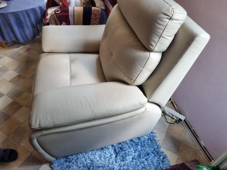 1000euroSta op stoel elektrishe masage verwarming  nieuw nog, Huis en Inrichting, Fauteuils, Nieuw, Leer, 50 tot 75 cm, 100 tot 125 cm