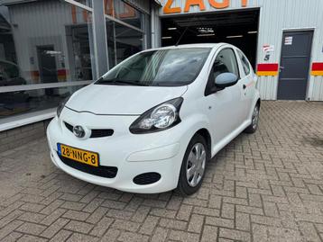 Toyota Aygo 1.0-12V Access Airco/ Nieuwe APK beschikbaar voor biedingen