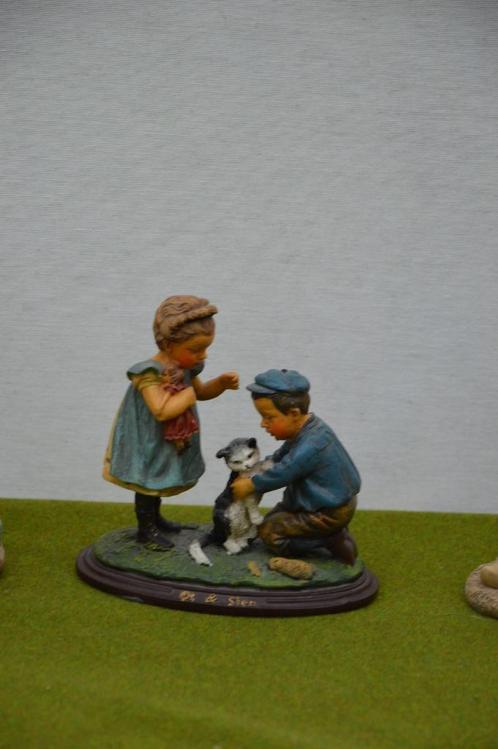 vintage Ot en Sien Collectables beeldje : Spelen met poes, Verzamelen, Beelden en Beeldjes, Gebruikt, Mens, Ophalen of Verzenden