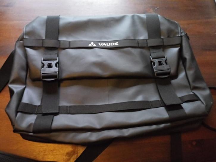 Vaude Messenger bag 45 x 34 cm, Sieraden, Tassen en Uiterlijk, Tassen | Schoudertassen, Nieuw, Overige merken, Zwart, Ophalen of Verzenden