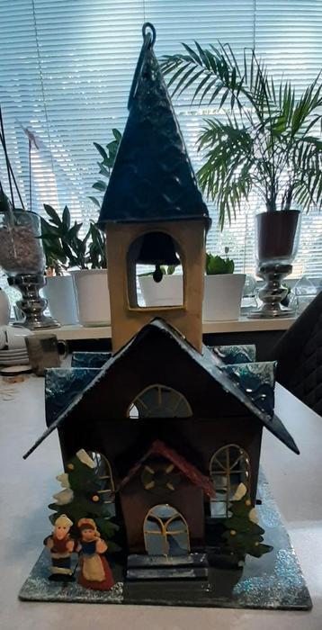 Leuk kerkje voor kerst beschikbaar voor biedingen