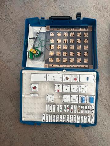 Koffer voor oefenen met elektronica beschikbaar voor biedingen