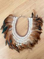 Schelpen krans / ketting met bruine en zwarte veren, Huis en Inrichting, Woonaccessoires | Kransen, Ophalen of Verzenden, Zo goed als nieuw