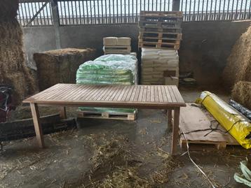 Teak tuintafel  beschikbaar voor biedingen