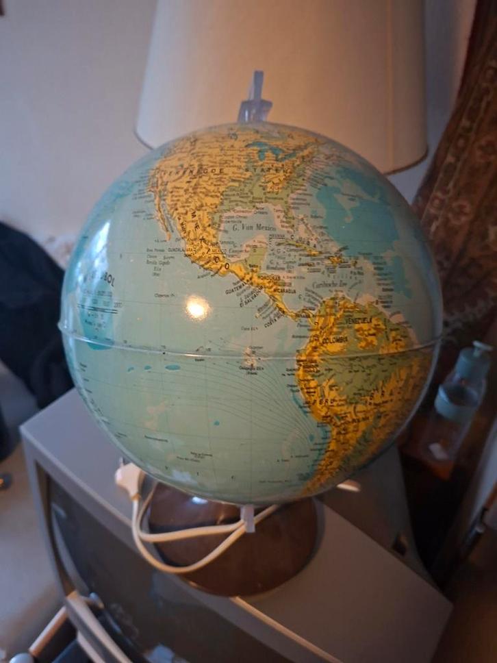 Vintage Wereldbol jaren '90 - Joegoslavië & Sovjet Unie, Huis en Inrichting, Woonaccessoires | Wereldbollen, Gebruikt, Verlicht