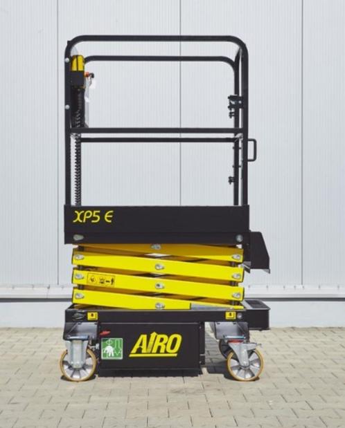 Schaarlift/hoogwerker 5,4m werkhoogte Elektrisch te huur, Doe-het-zelf en Verbouw, Steigers, Nieuw, Rolsteiger of Kamersteiger