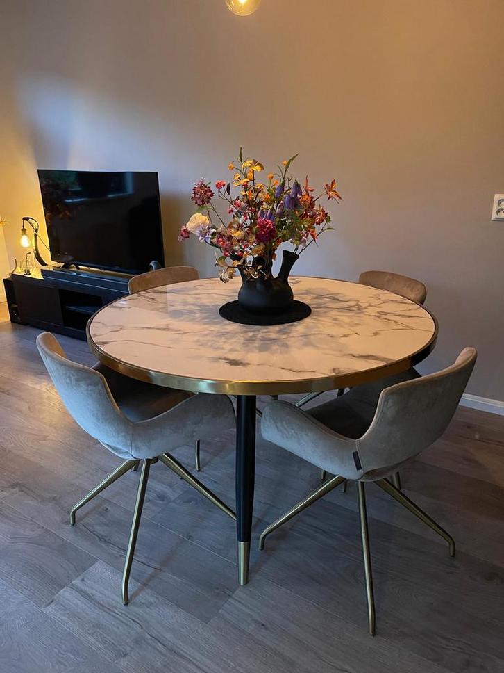 Stijlvolle eettafel marmeren blad 4x stoelRichmond Interiors, Huis en Inrichting, Tafels | Eettafels, Zo goed als nieuw, 100 tot 150 cm
