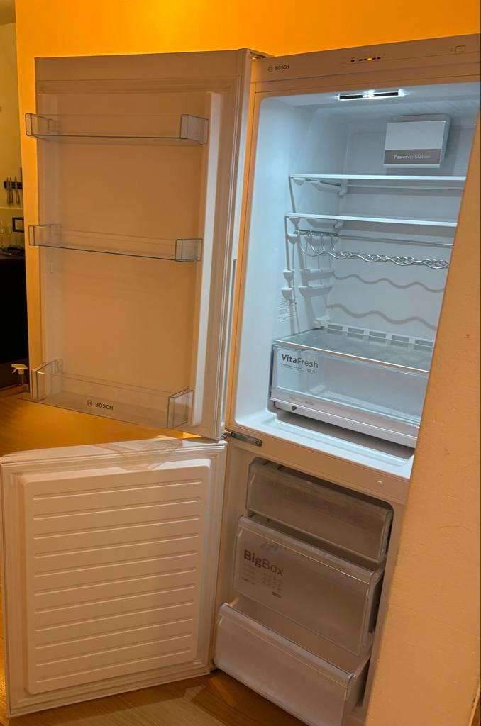 Bosch KGV33VWEAS Koel-vriescombinatie - 3 jaar, Witgoed en Apparatuur, Koelkasten en IJskasten, Gebruikt, Met vriesvak, 200 liter of meer