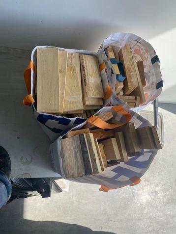 Gedroogd brandhout voor hottub, vuurkorf, tuinhaard.  beschikbaar voor biedingen