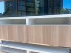 Prachtige eiken tv meubel/ wandkast met glazen bovenplaat, Huis en Inrichting, Ophalen, Zo goed als nieuw, Minder dan 150 cm, Minder dan 100 cm