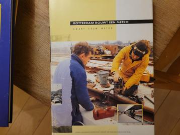 boek Rotterdam bouwt een metro, 25 jaar metro beschikbaar voor biedingen