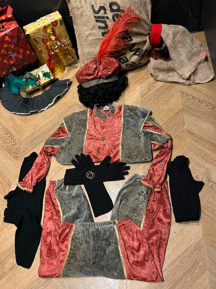Pietenpak barok roze grijs chique maat / 164 sinterklaas, Diversen, Sinterklaas, Zo goed als nieuw, Ophalen of Verzenden