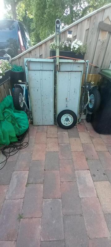 Leuke aanhanger tekoop beschikbaar voor biedingen