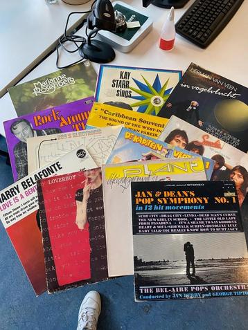 Partij vinyl – ca. 2000 pop, rock, world etc. (14 dozen) beschikbaar voor biedingen