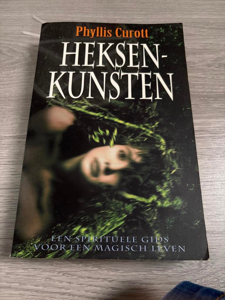 Heksenkunsten - Phyllis Curott - Spirituele Gids, Boeken, Ophalen of Verzenden, Gelezen, Spiritualiteit algemeen, Achtergrond en Informatie