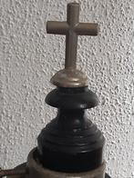 Oud ijzeren kruis  op houten houder patina,  brocante, Antiek en Kunst, Ophalen of Verzenden