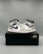 Nike Air Jordan 1 mid Light Smoke Grey 44,5, Kleding | Heren, Schoenen, Overige kleuren, Nieuw, Ophalen of Verzenden, Sneakers of Gympen