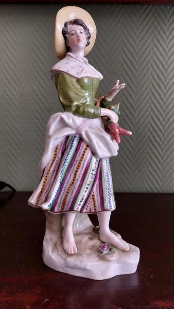 Ludwigsburger Porselein 1758 Dame met fruitmand  267 jaar  beschikbaar voor biedingen