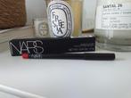 Full size NARS precision lip liner 9080 jungle red nu € 3,99, Ophalen of Verzenden, Nieuw, Rood, Handen en Nagels