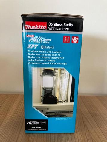 Makita Camping Lamp | met Radio en Bluetooth beschikbaar voor biedingen