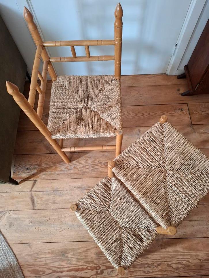 Houten hoekstoel met biezen zitting + 2 extra hoekdeel, Antiek en Kunst, Antiek | Meubels | Stoelen en Banken, Ophalen