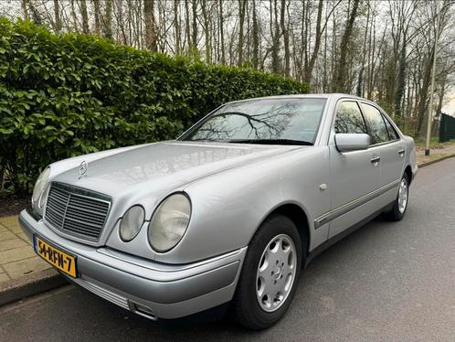 Mercedes E-Klasse 2.3 E230 Sedan élégance  1996 Grijs, Auto's, Mercedes-Benz, Bedrijf, E-Klasse, Elektrische ramen, Benzine, Sedan